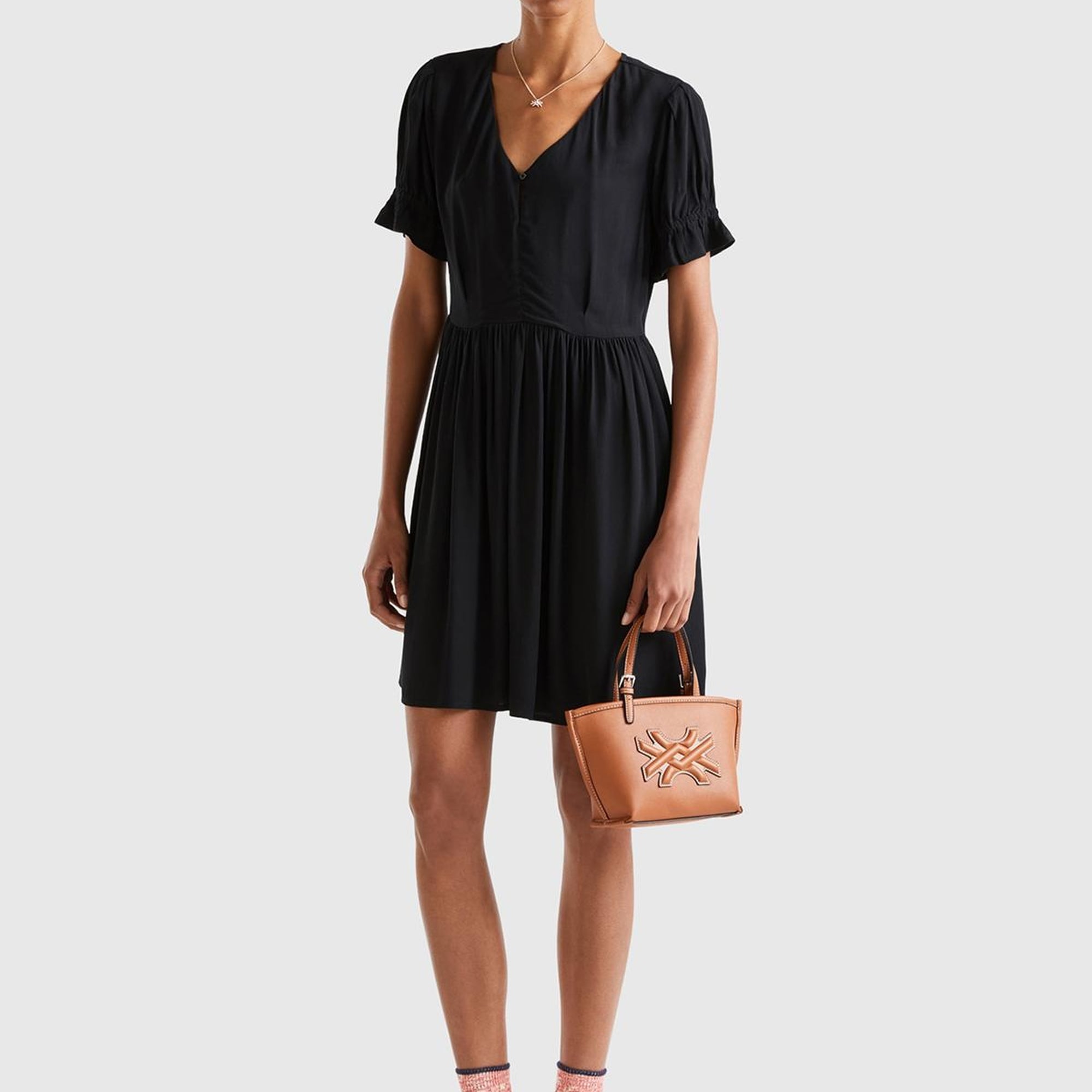 Kadın Siyah %100 Viskoz V Yaka Kısa Kollu Elbise