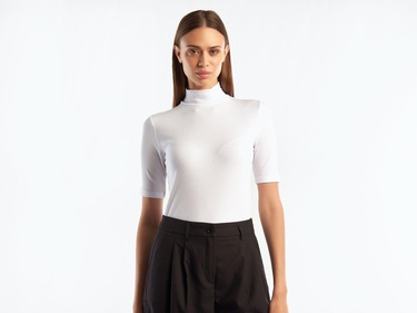  Kadın Beyaz Balıkçı Yaka Kısa Kollu Tshirt