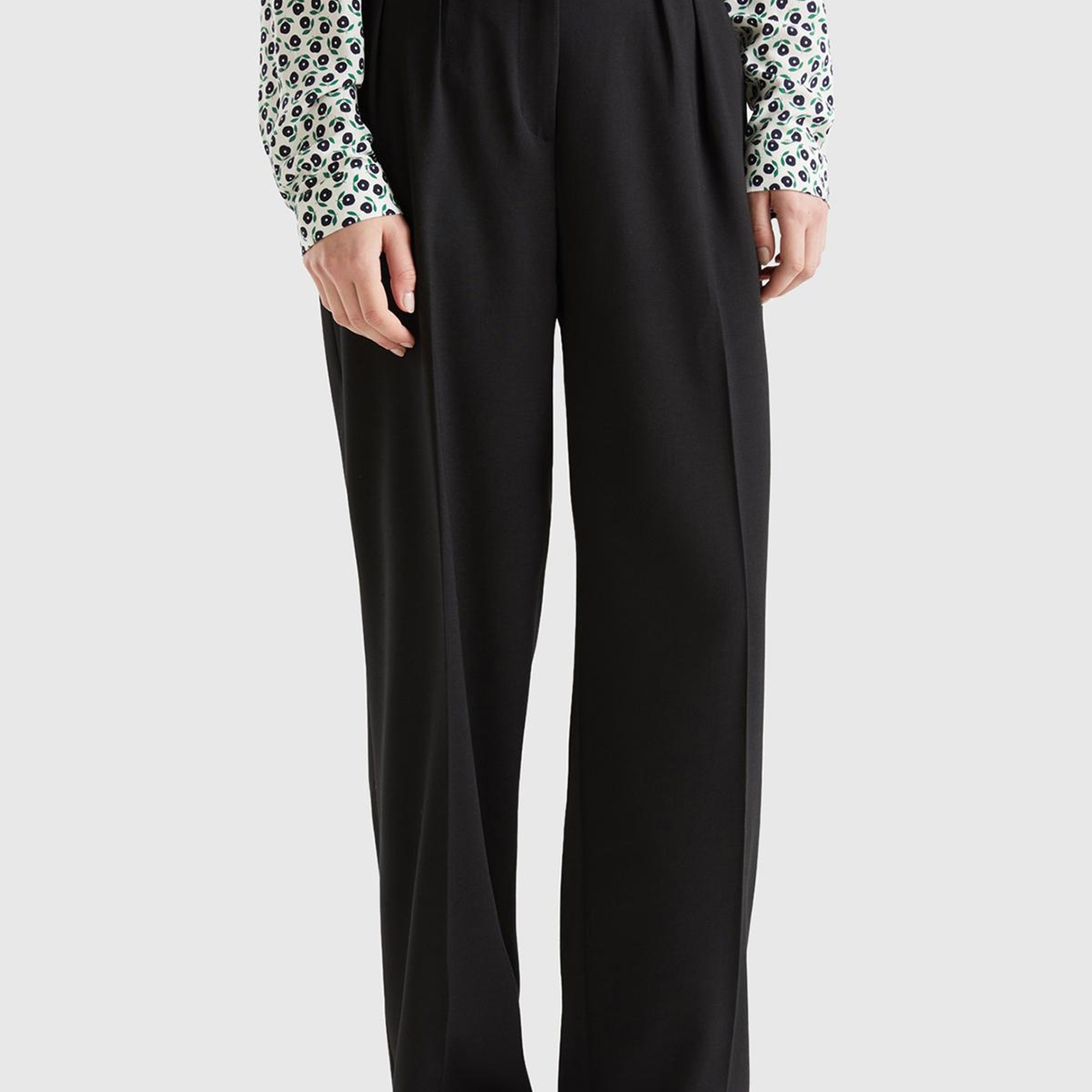 Kadın Siyah Pileli Rahat Kalıp Pantolon