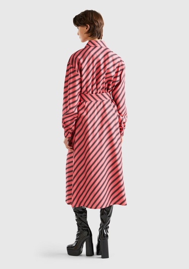  Kadın Pembe Mix Viskoz Çapraz Çizgili Gömlek Yaka Önü Düğmeli Elbise