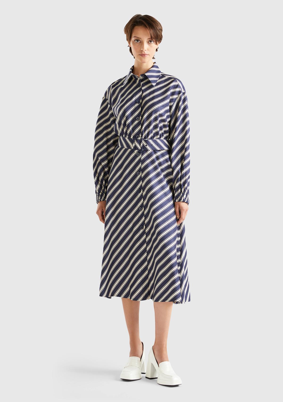  Kadın Lacivert Viskoz Çapraz Çizgili Gömlek Yaka Önü Düğmeli Elbise