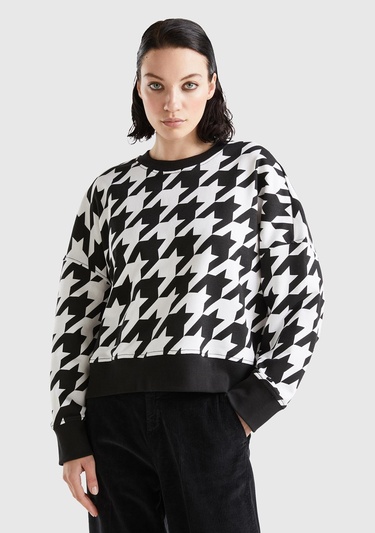  Kadın Siyah-Beyaz Kazayağı Desenli Boxy Fit Sweatshirt