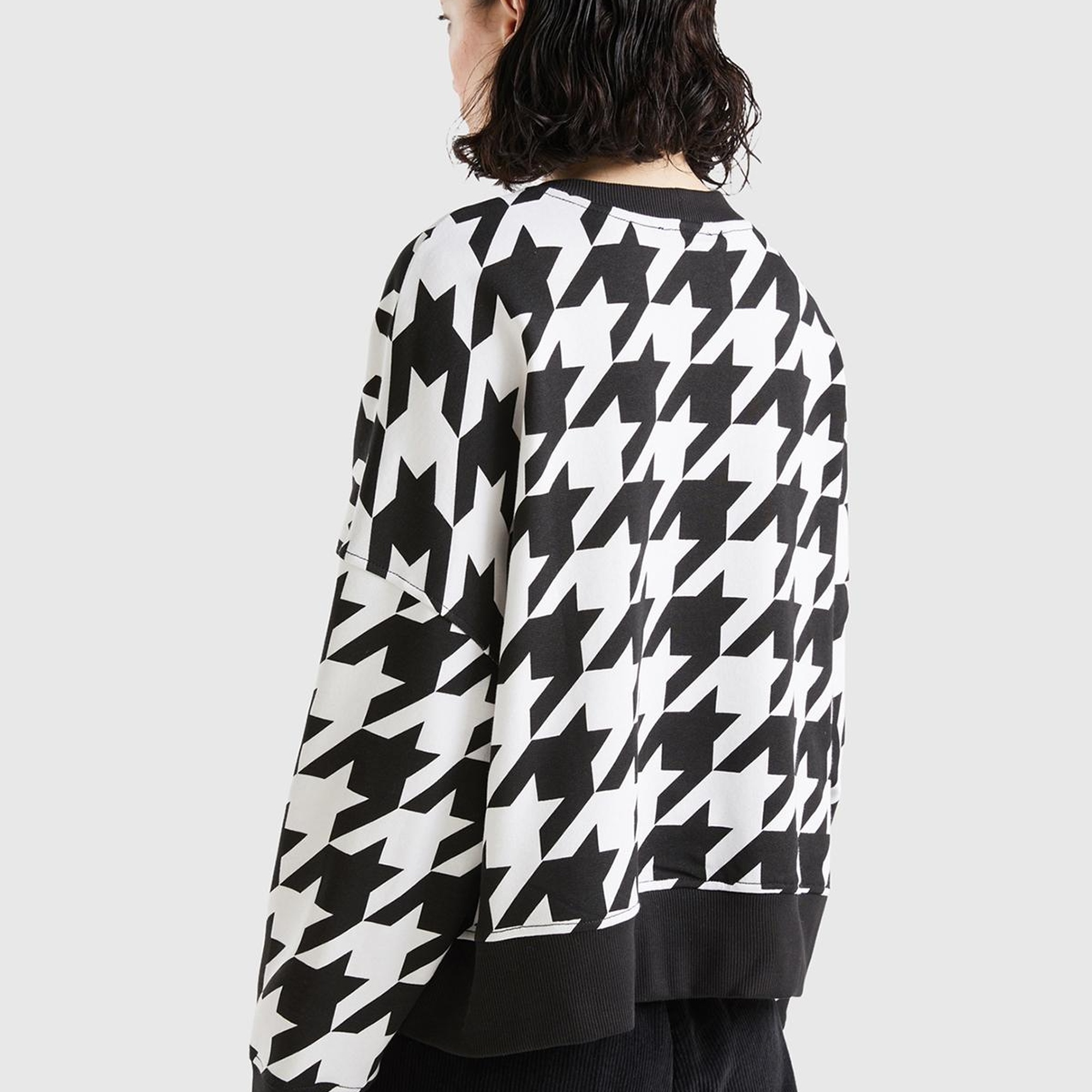 Kadın Siyah-Beyaz Kazayağı Desenli Boxy Fit Sweatshirt