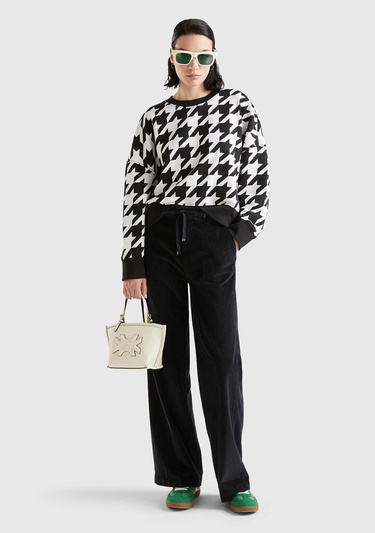  Kadın Siyah-Beyaz Kazayağı Desenli Boxy Fit Sweatshirt