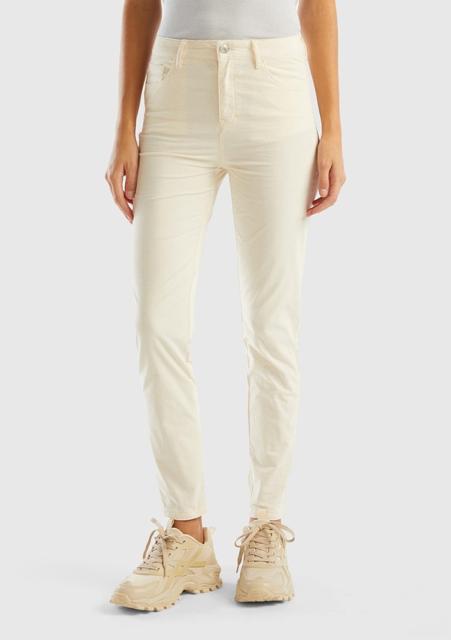 Kadın Krem Slim Fit Kadife Pantolon