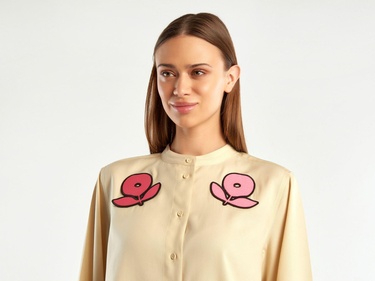  Kadın Bej Liyosel Hakim Yaka Çiçek Desenli Gömlek