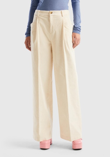  Kadın Krem Pileli Bol Paça Kadife Pantolon