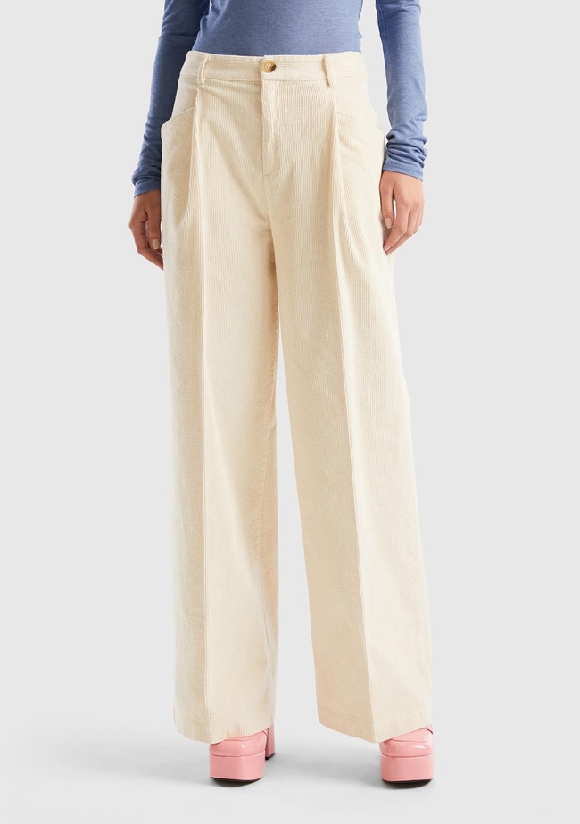  Kadın Krem Pileli Bol Paça Kadife Pantolon