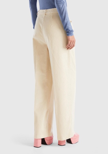  Kadın Krem Pileli Bol Paça Kadife Pantolon