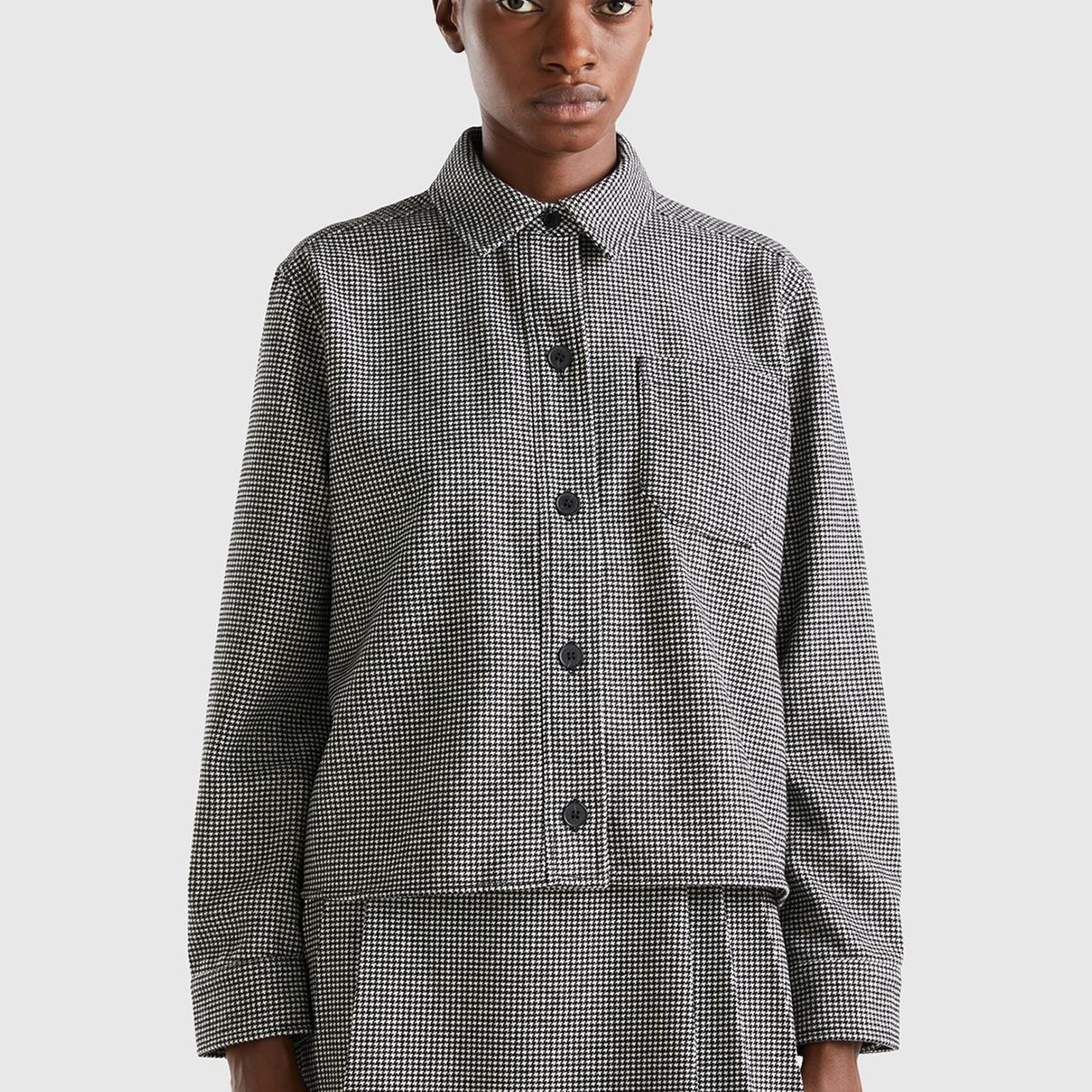 Kadın Siyah Beyaz Kazayağı Desenli Önü Capli Gömlek