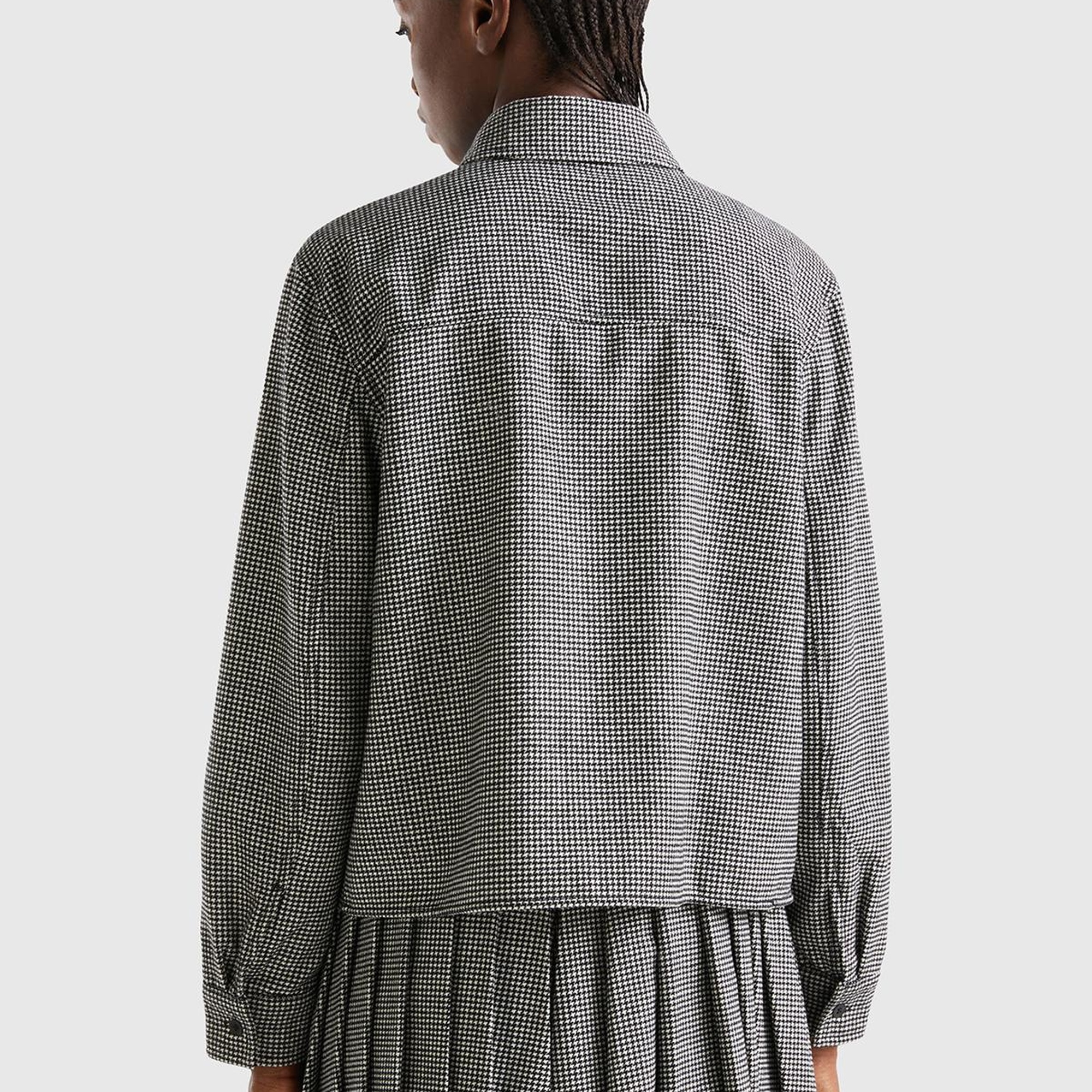 Kadın Siyah Beyaz Kazayağı Desenli Önü Capli Gömlek