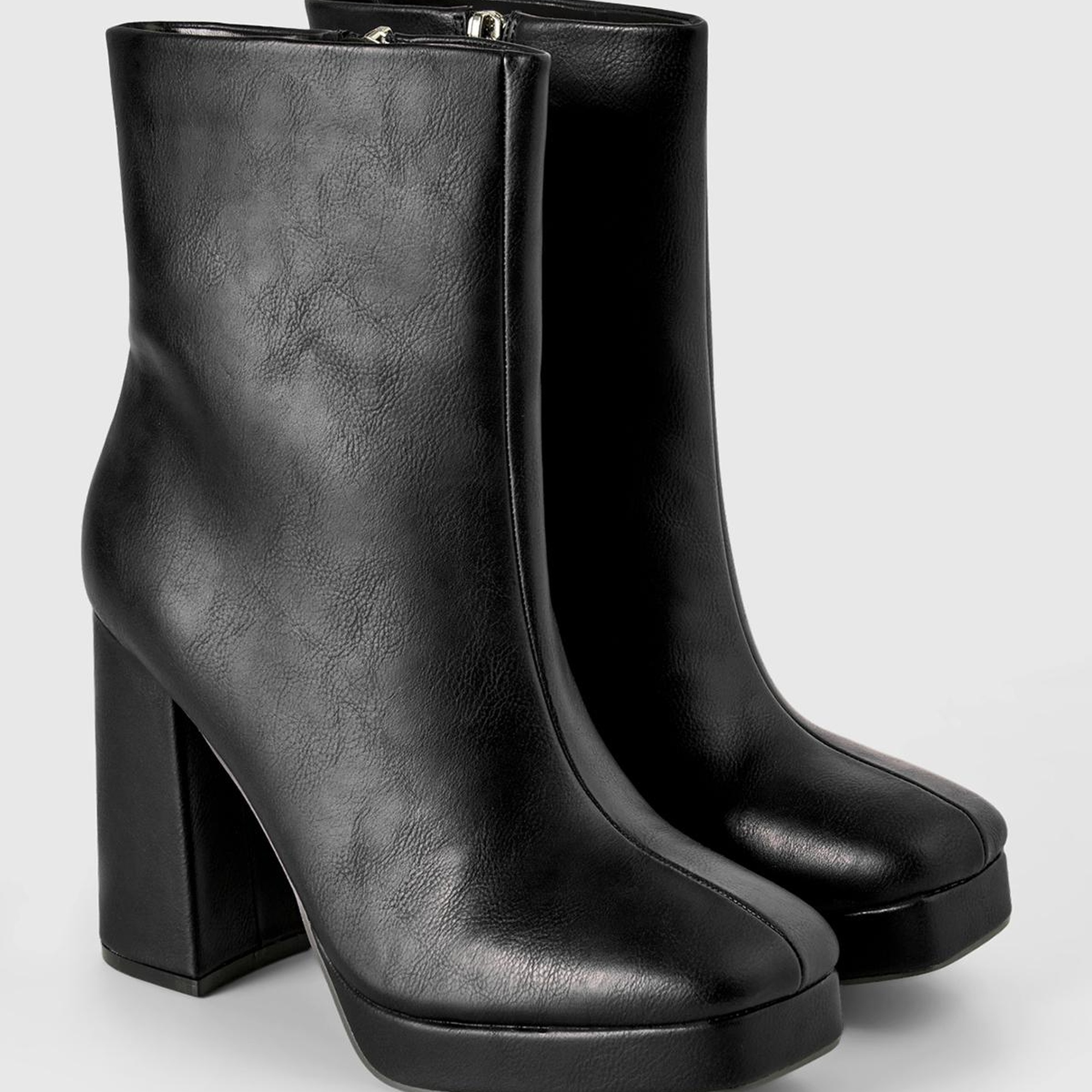 Kadın Siyah Suni Deri Yarım Çizme