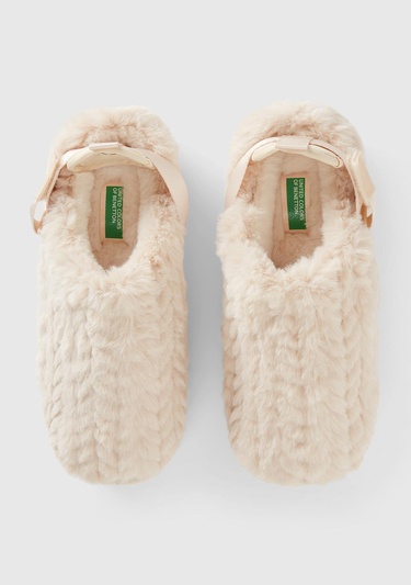  Kadın Beyaz Kürklü Ayakkabı