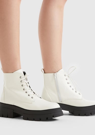  Kadın Beyaz Suni Deri Bot