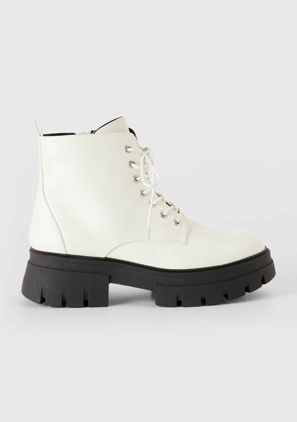  Kadın Beyaz Suni Deri Bot