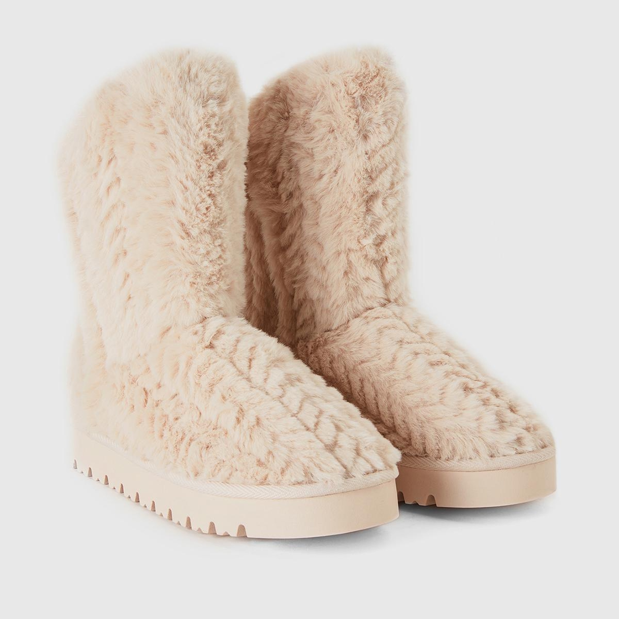 Kadın Beyaz Kürklü Bot