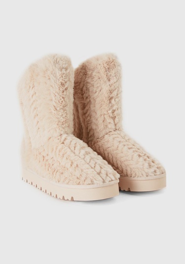  Kadın Beyaz Kürklü Bot