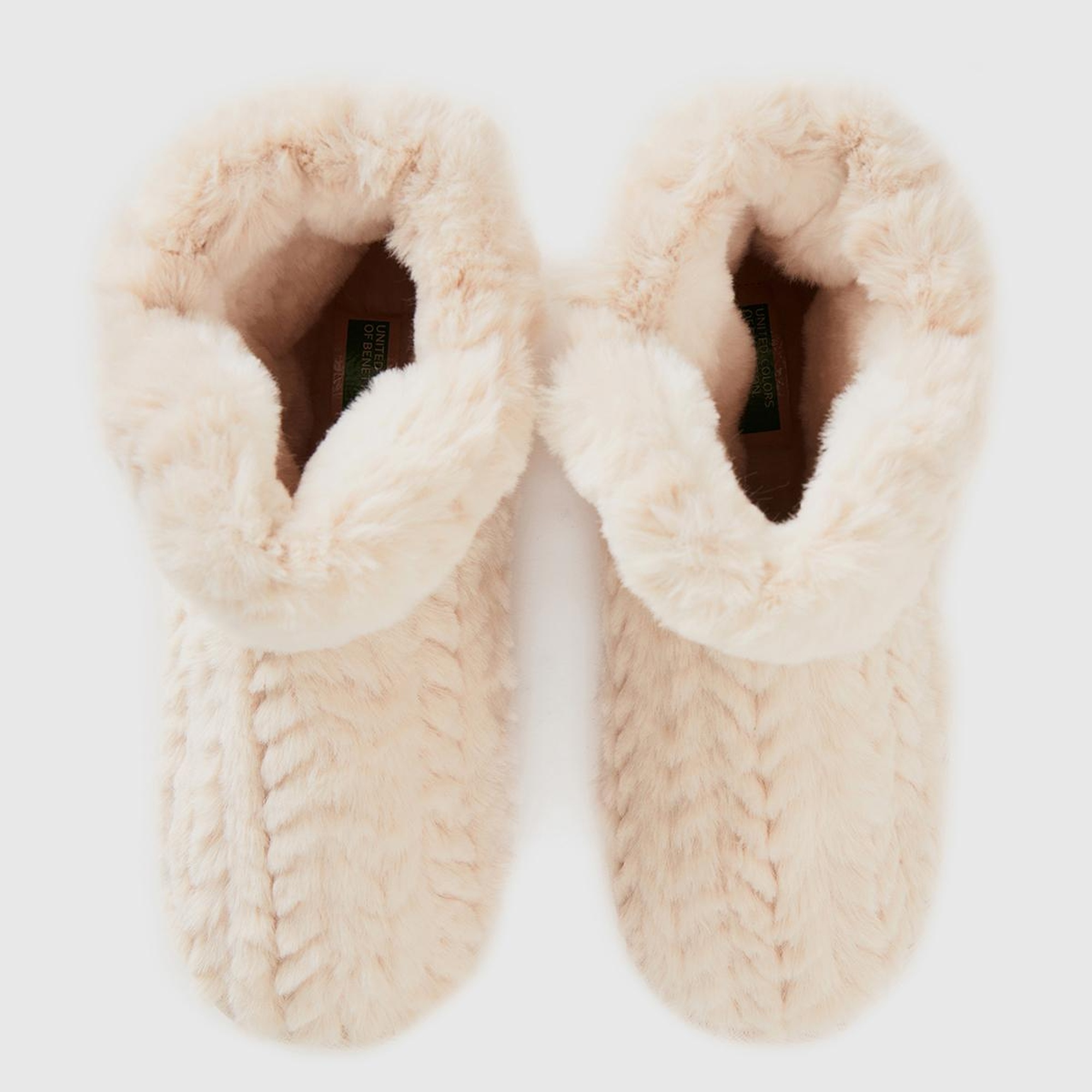 Kadın Beyaz Kürklü Bot