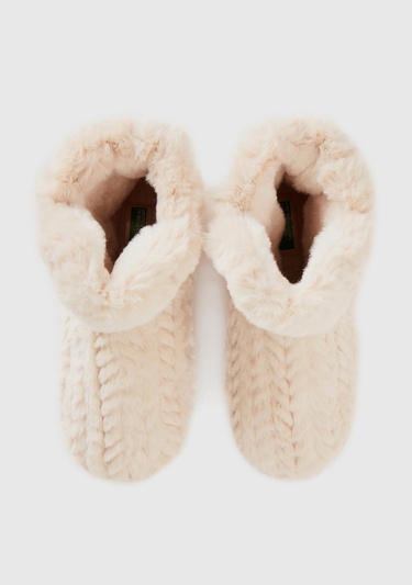  Kadın Beyaz Kürklü Bot