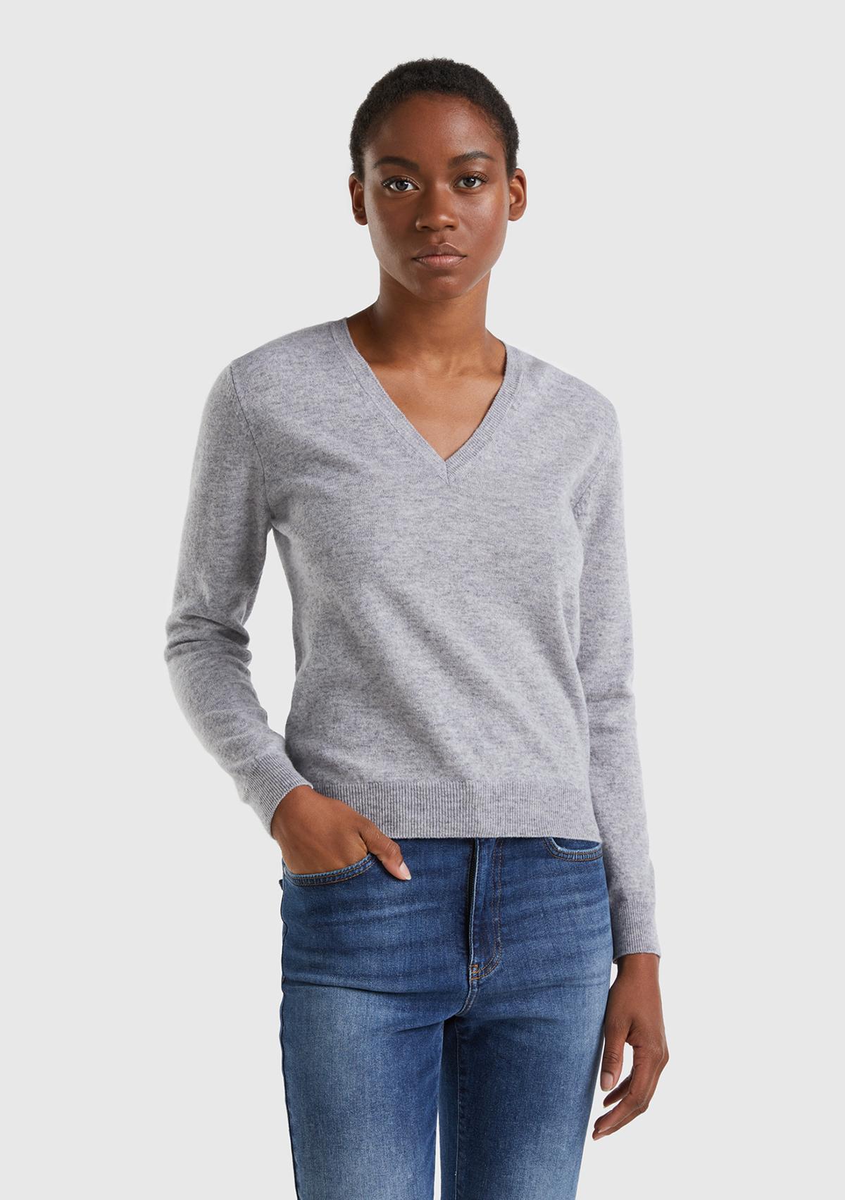  Kadın Gri Melanj V Yaka %100 Merino Kazak