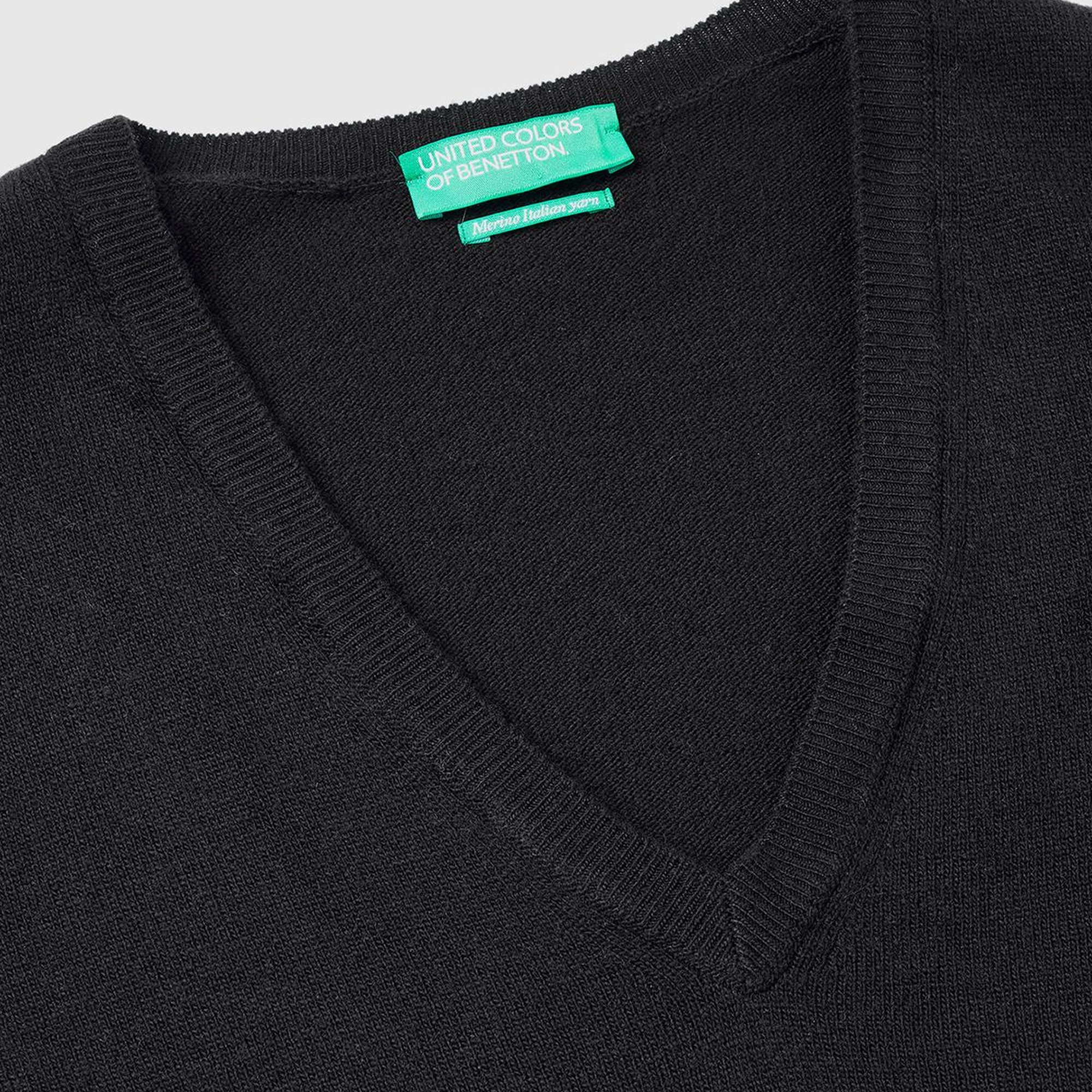 Kadın Siyah V Yaka %100 Merino Kazak