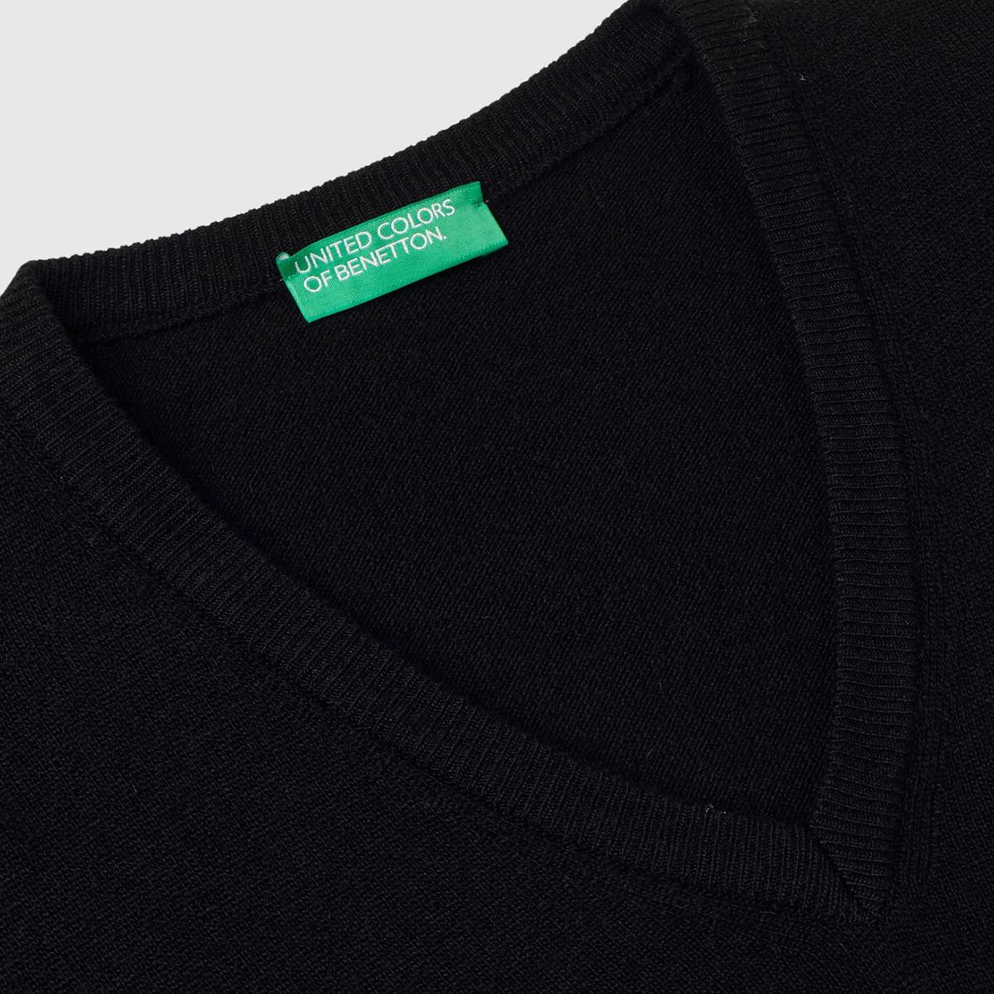 Erkek Siyah V Yaka %100 Merino Kazak