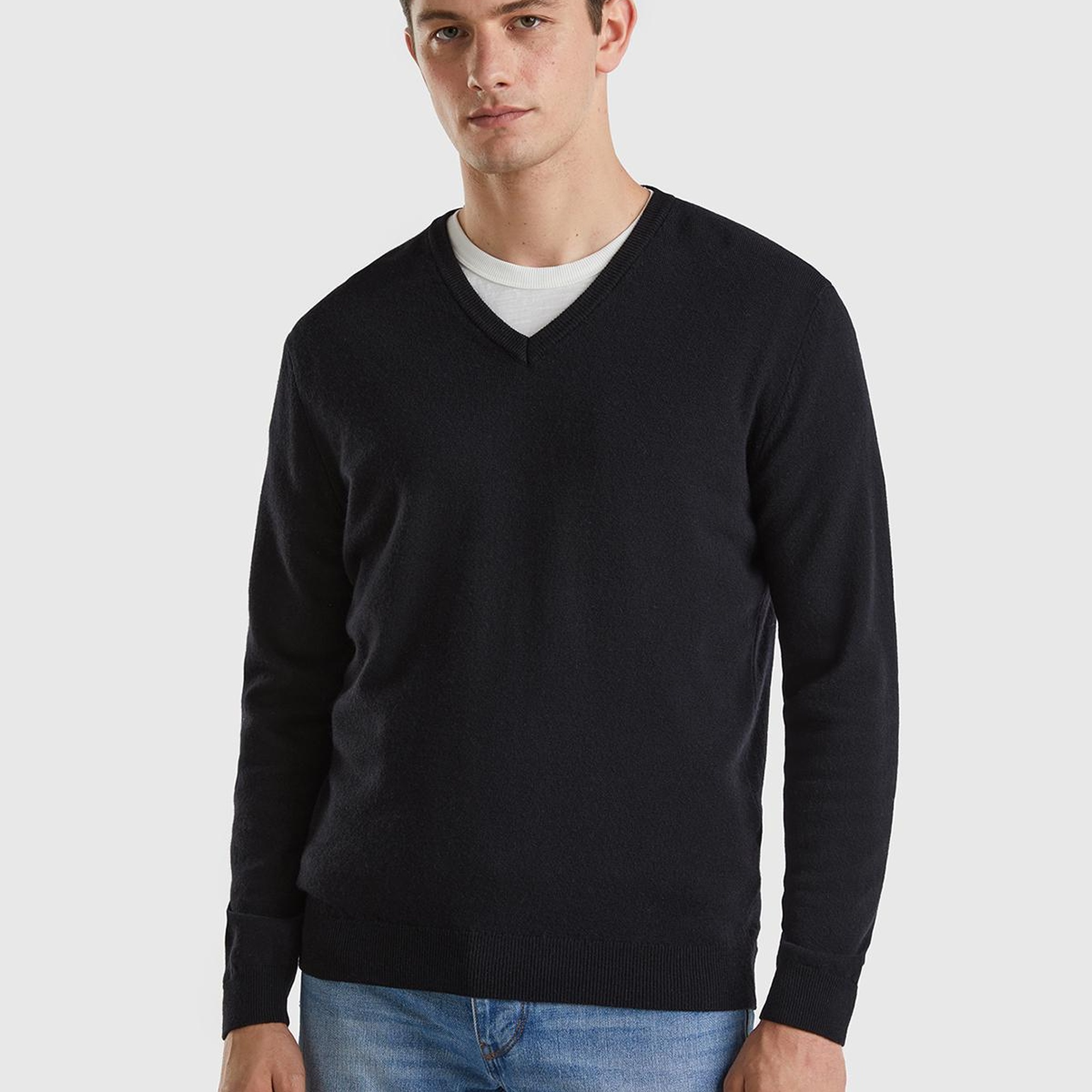 Erkek Siyah V Yaka %100 Merino Kazak