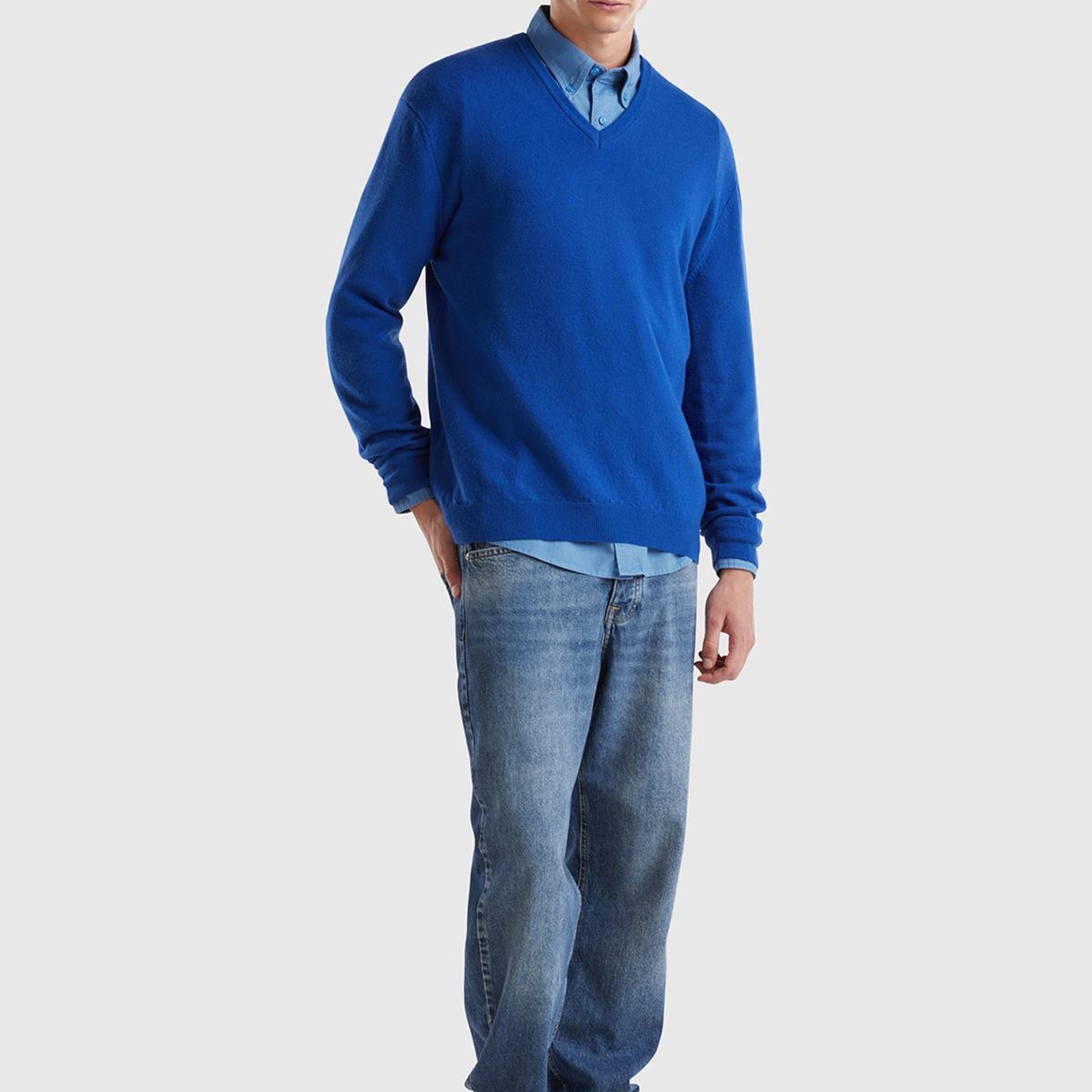 Erkek Koyu Mavi V Yaka %100 Merino Kazak