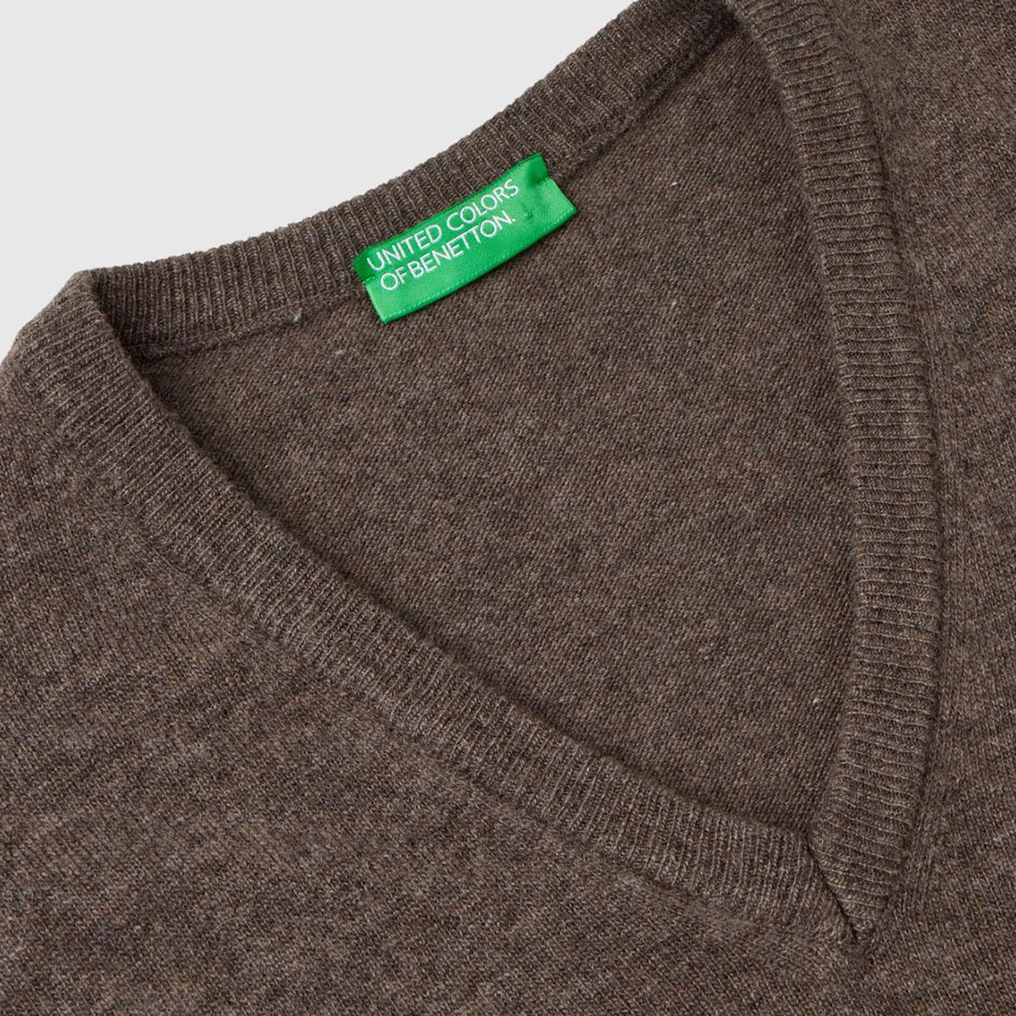 Erkek Sütlü Kahve V Yaka %100 Merino Kazak