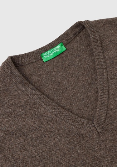  Erkek Sütlü Kahve V Yaka %100 Merino Kazak