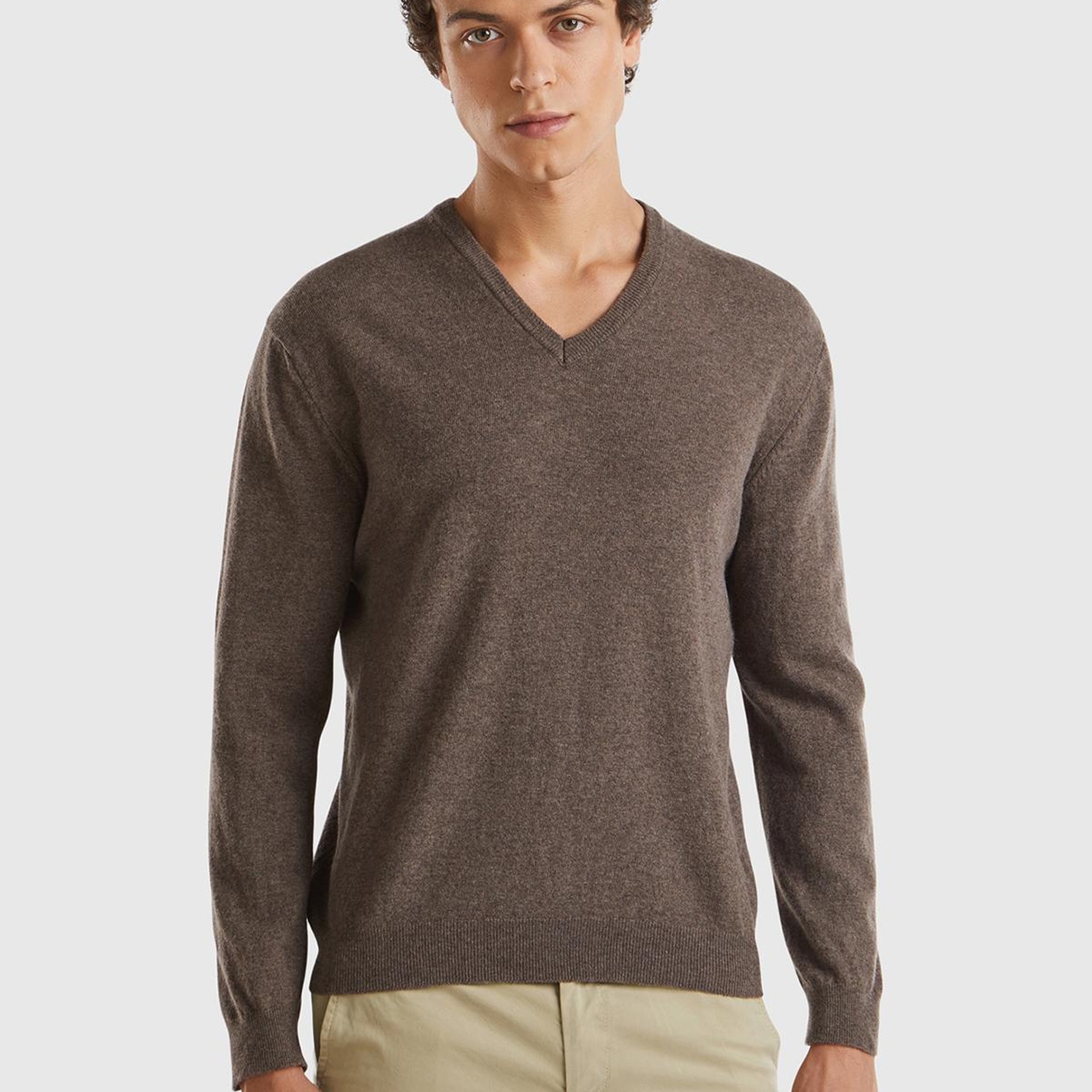 Erkek Sütlü Kahve V Yaka %100 Merino Kazak