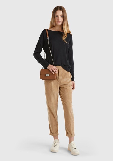  Kadın Siyah Pamuk ve Modal Karışımlı Ribana Detaylı Kayık Yaka Kazak