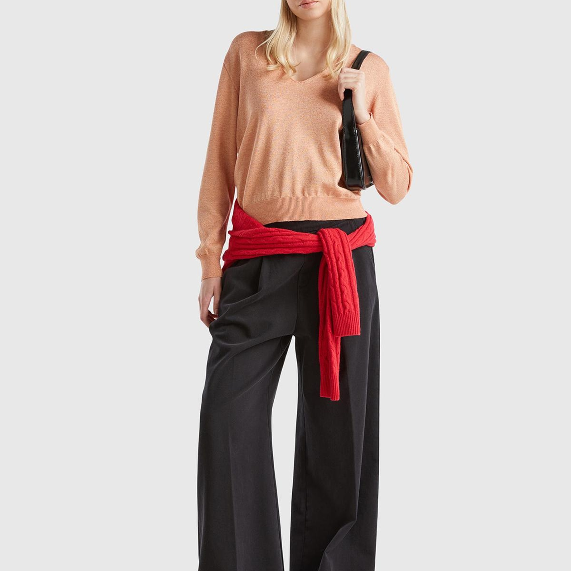 Kadın Turuncu Pamuk ve Viskoz Karışımlı Rahat Kesim Geniş V Yaka Kazak