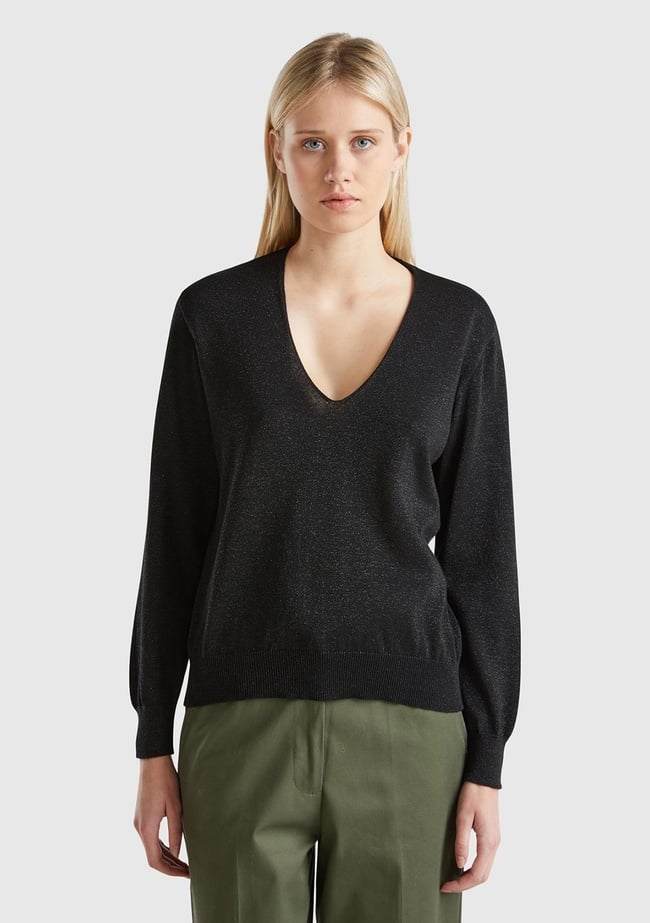  Kadın Siyah Pamuk ve Viskoz Karışımlı Rahat Kesim Geniş V Yaka Kazak