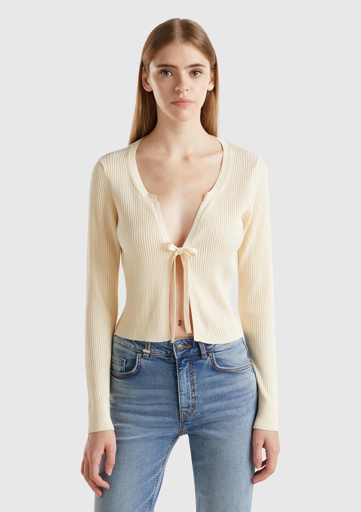  Kadın Krem Viskoz Karışımlı Önü Bağlama Detaylı Geniş V Yaka Hırka