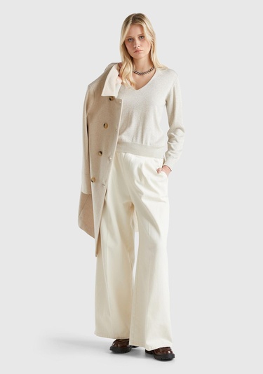  Kadın Gri Pamuk ve Viskoz Karışımlı Rahat Kesim Geniş V Yaka Kazak