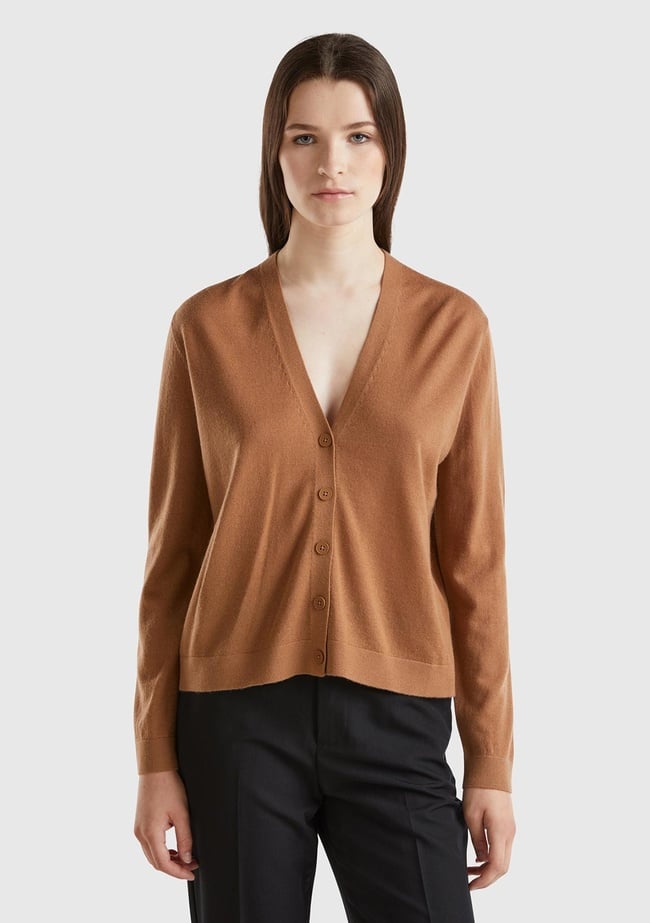  Kadın Kahverengi %100 Yün Önü Düğmeli Arkası Yırtmaç Detaylı V Yaka Hırka
