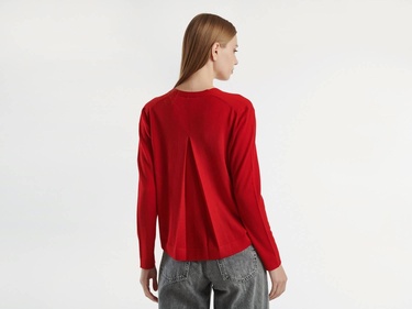  Kadın Kırmızı %100 Yün Önü Düğmeli Arkası Yırtmaç Detaylı V Yaka Hırka