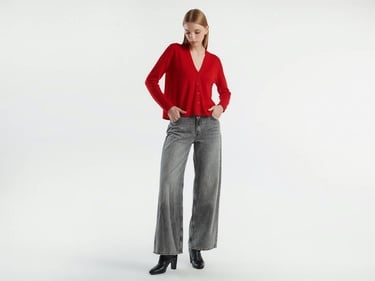  Kadın Kırmızı %100 Yün Önü Düğmeli Arkası Yırtmaç Detaylı V Yaka Hırka