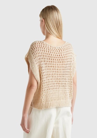  Kadın Bej Viskoz Karışımlı Delik Detaylı Kolsuz Kayık Yaka Kazak