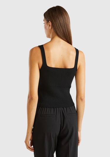  Kadın Siyah Viskoz Karışımlı Nervür Detaylı Kare Yaka Askılı Üst