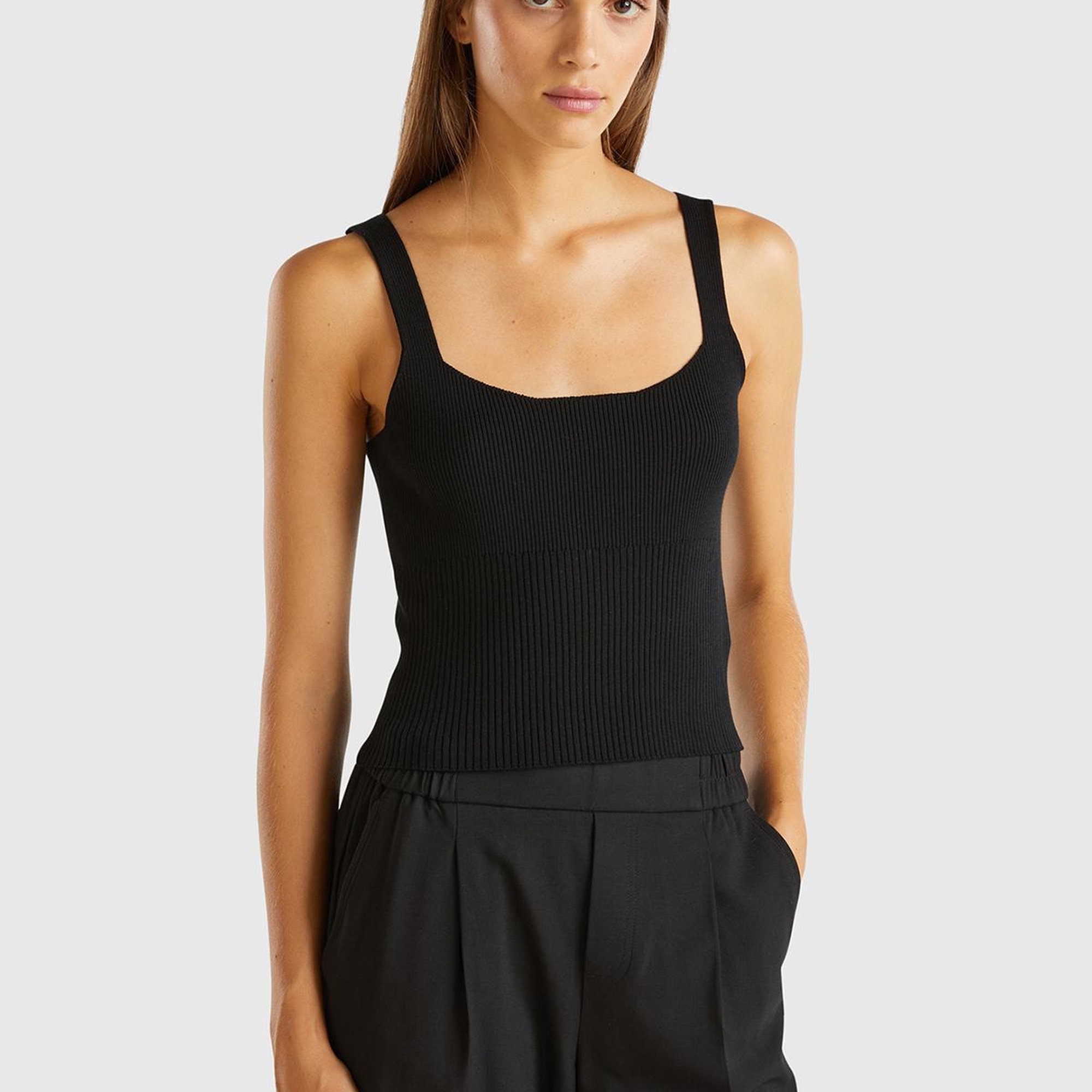 Kadın Siyah Viskoz Karışımlı Nervür Detaylı Kare Yaka Askılı Üst