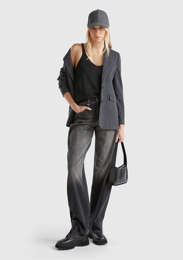  Kadın Siyah Pamuk ve Viskoz Karışımlı Simli Geniş Yaka Askılı Üst