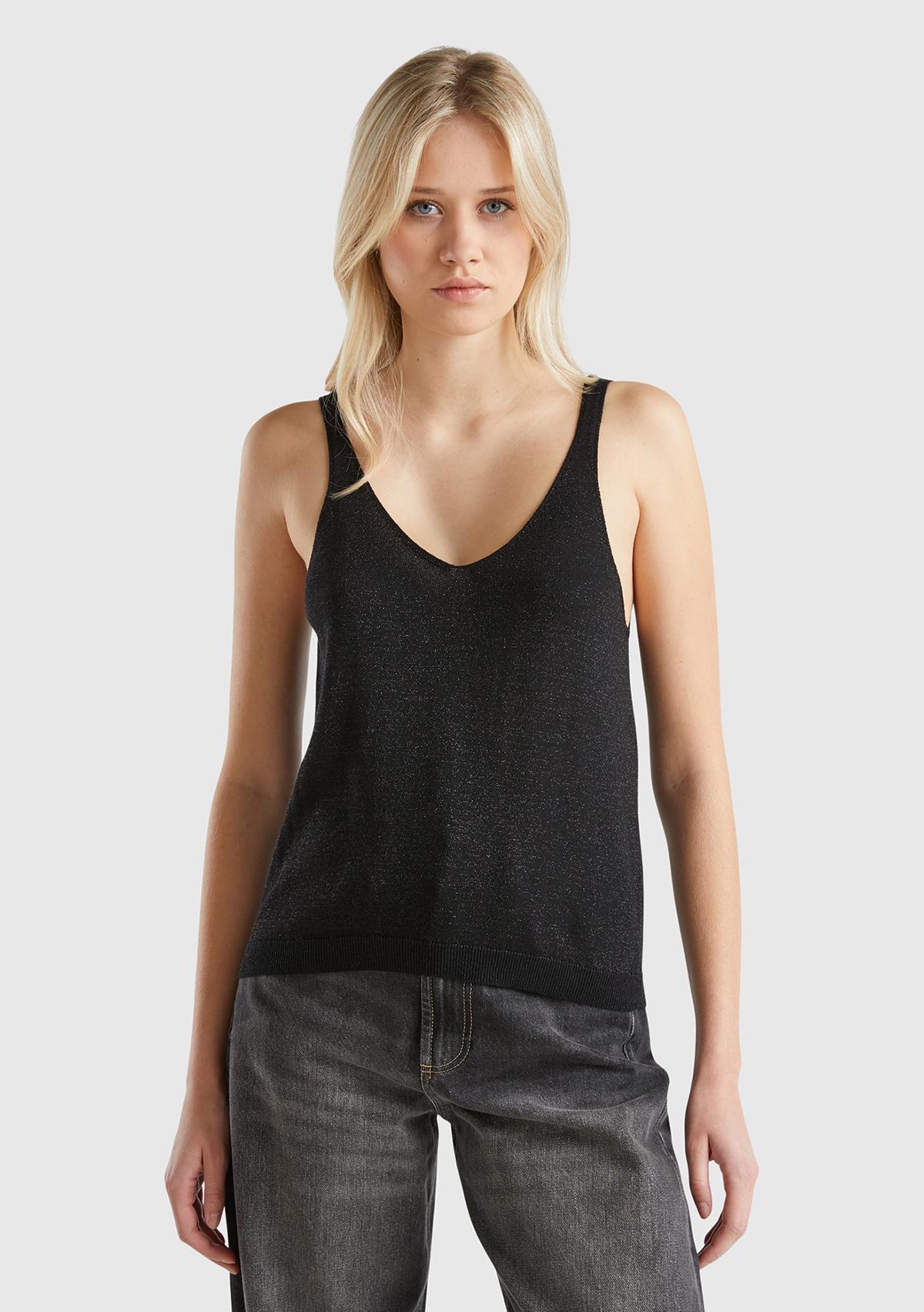  Kadın Siyah Pamuk ve Viskoz Karışımlı Simli Geniş Yaka Askılı Üst