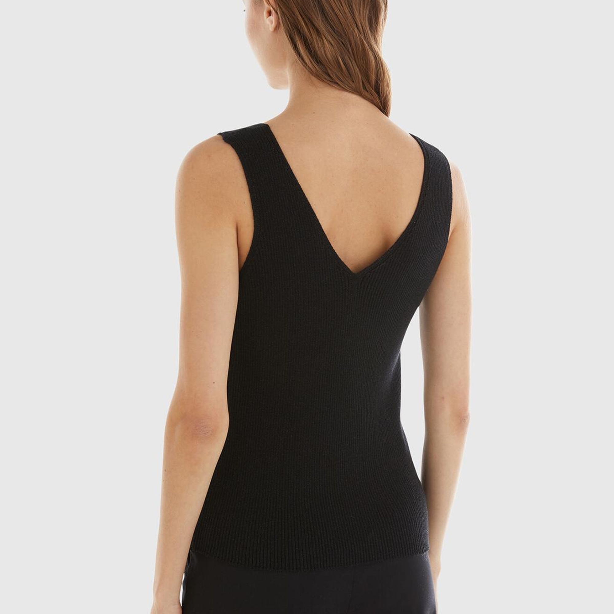 Kadın Siyah Pamuk ve Viskoz Karışımlı Geniş Askılı Kolsuz V Yaka Üst