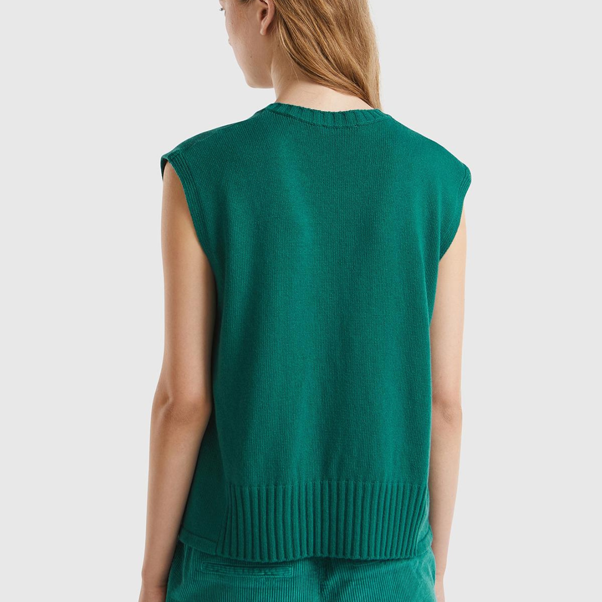 Kadın Koyu Yeşil Yün ve Viskoz Karışımlı Bisiklet Yaka Kolsuz Kazak