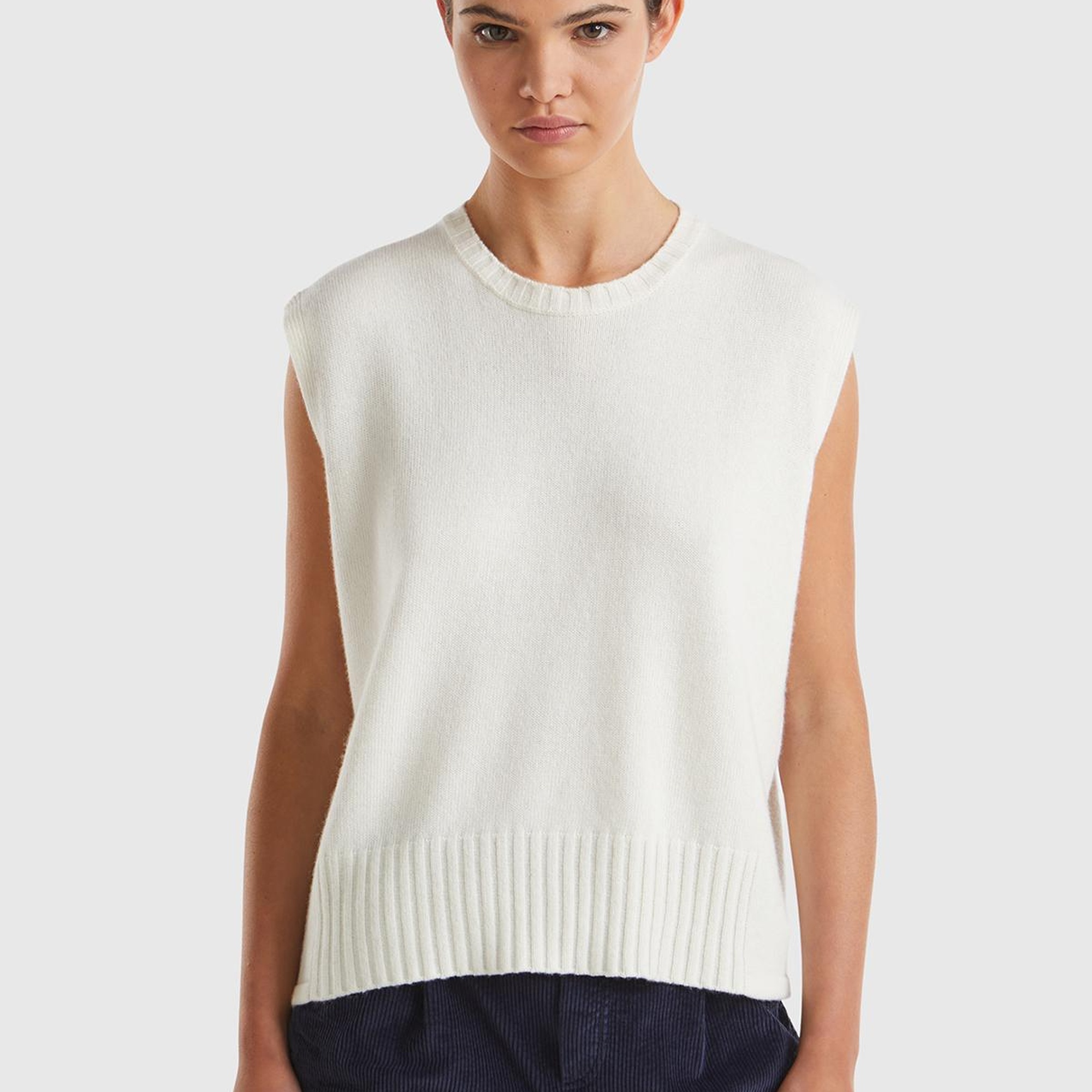 Kadın Krem Yün ve Viskoz Karışımlı Bisiklet Yaka Kolsuz Kazak