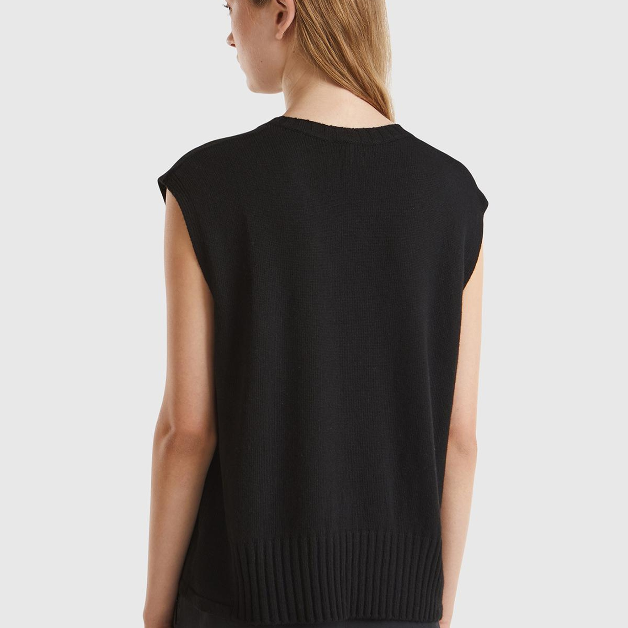 Kadın Siyah Yün ve Viskoz Karışımlı Bisiklet Yaka Kolsuz Kazak