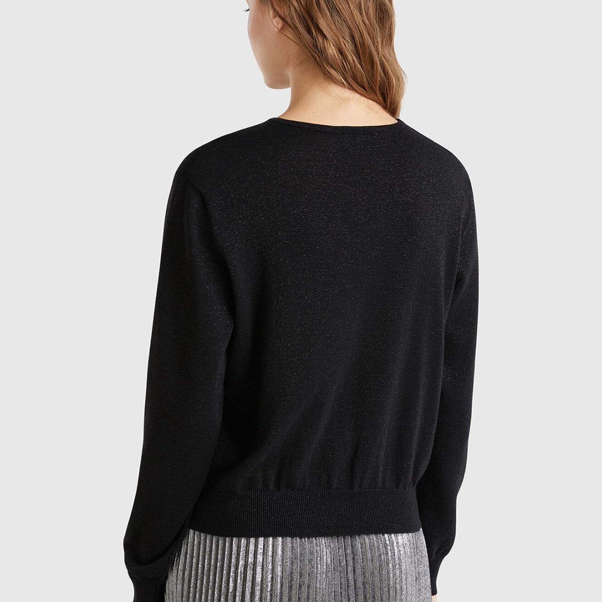 Kadın Siyah Pamuk ve Viskoz Karışımlı Önü Kesik Detaylı Simli Kazak