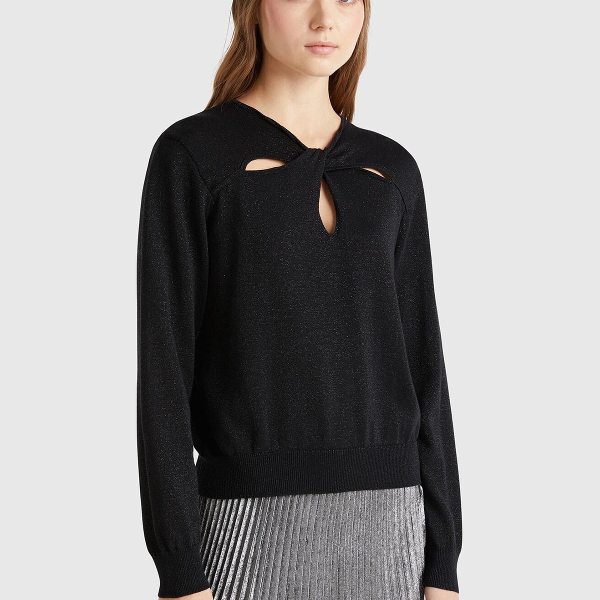 Kadın Siyah Pamuk ve Viskoz Karışımlı Önü Kesik Detaylı Simli Kazak